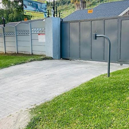 Host Hub Guest House Kempton Park Extérieur photo