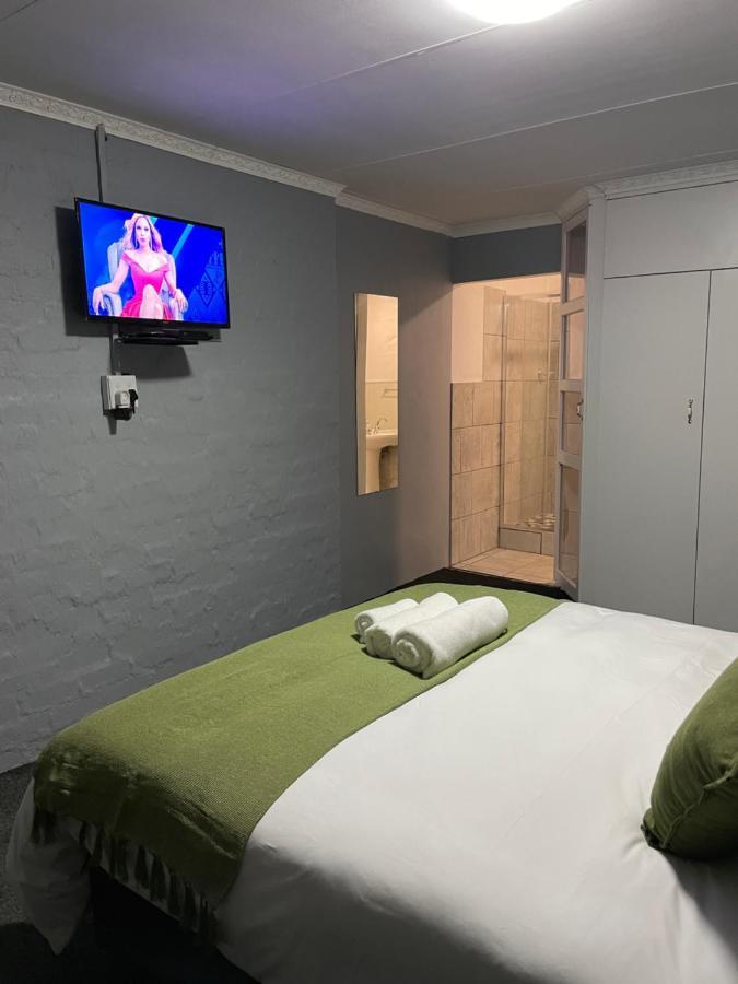 Host Hub Guest House Kempton Park Extérieur photo