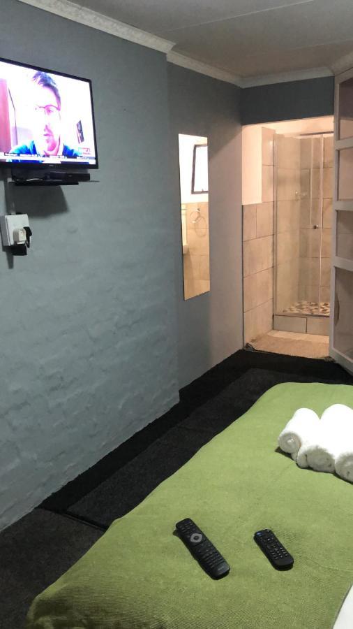 Host Hub Guest House Kempton Park Extérieur photo