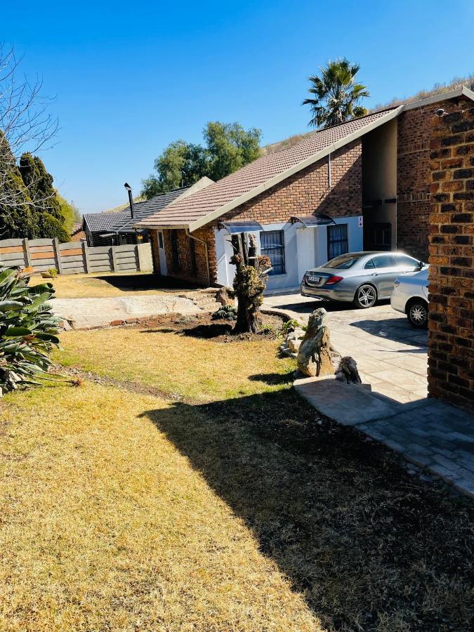Host Hub Guest House Kempton Park Extérieur photo