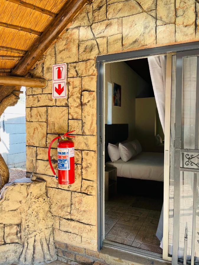 Host Hub Guest House Kempton Park Extérieur photo