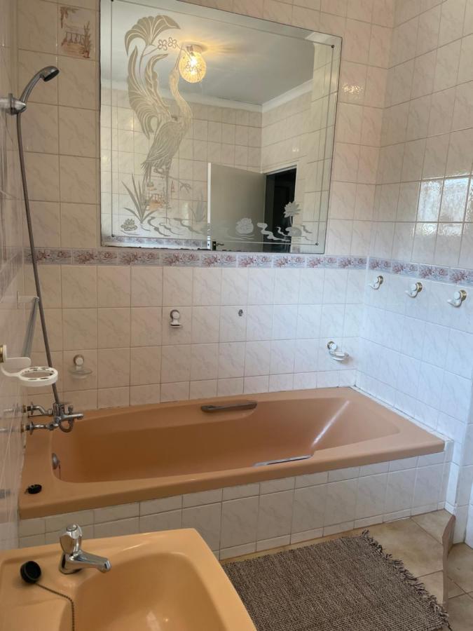 Host Hub Guest House Kempton Park Extérieur photo