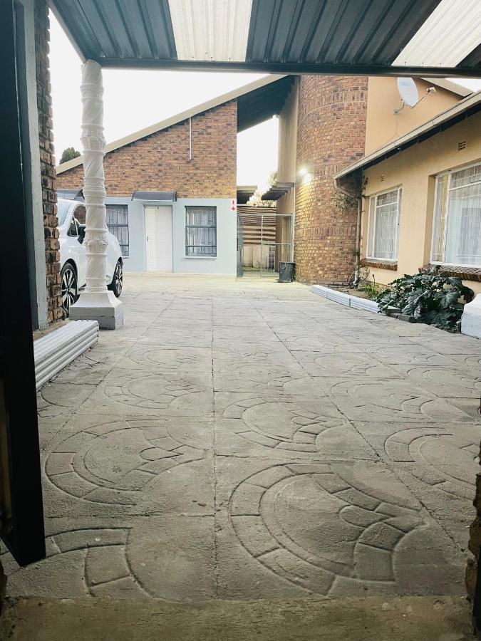 Host Hub Guest House Kempton Park Extérieur photo