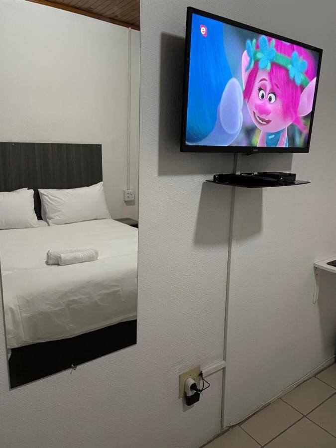 Host Hub Guest House Kempton Park Extérieur photo