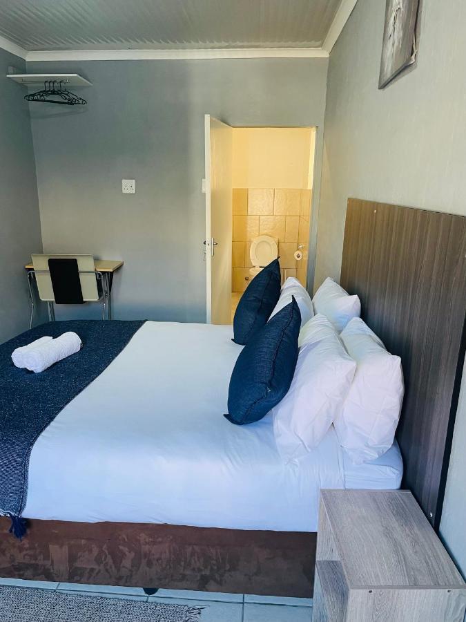 Host Hub Guest House Kempton Park Extérieur photo