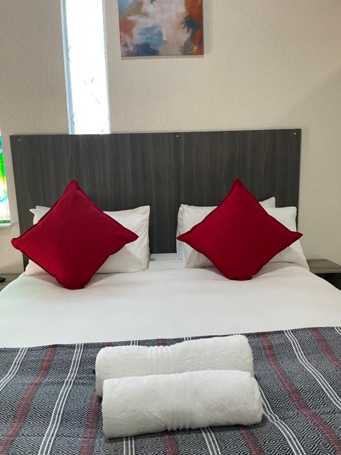 Host Hub Guest House Kempton Park Extérieur photo