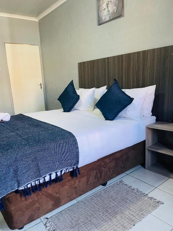 Host Hub Guest House Kempton Park Extérieur photo
