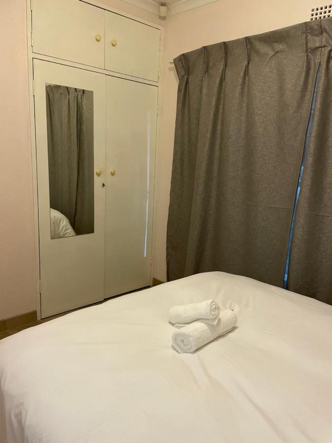Host Hub Guest House Kempton Park Extérieur photo