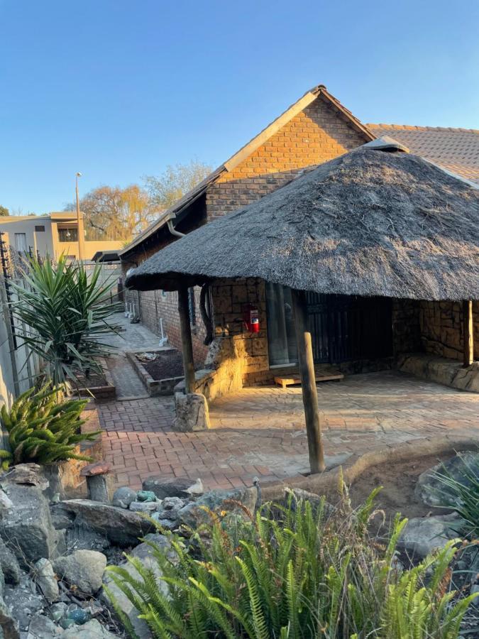 Host Hub Guest House Kempton Park Extérieur photo