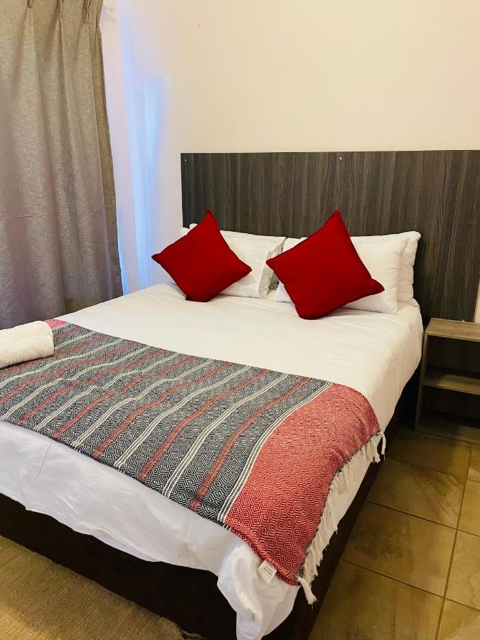 Host Hub Guest House Kempton Park Extérieur photo