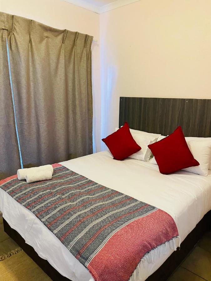 Host Hub Guest House Kempton Park Extérieur photo