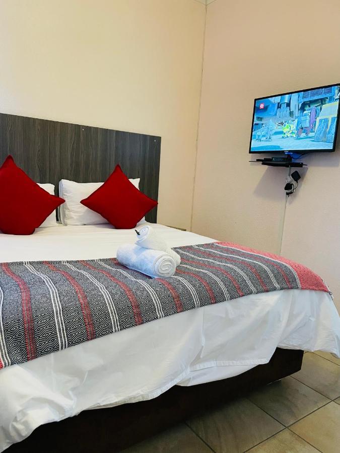 Host Hub Guest House Kempton Park Extérieur photo