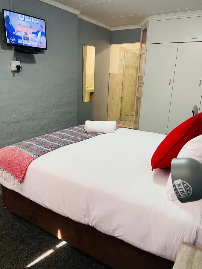 Host Hub Guest House Kempton Park Extérieur photo
