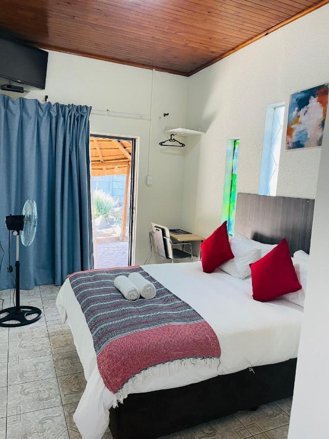 Host Hub Guest House Kempton Park Extérieur photo