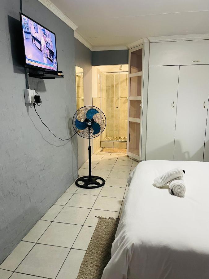 Host Hub Guest House Kempton Park Extérieur photo