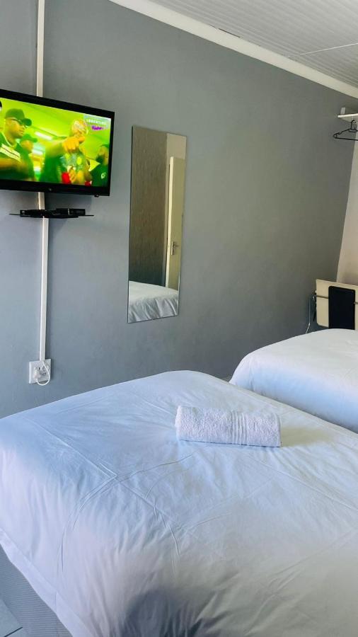 Host Hub Guest House Kempton Park Extérieur photo