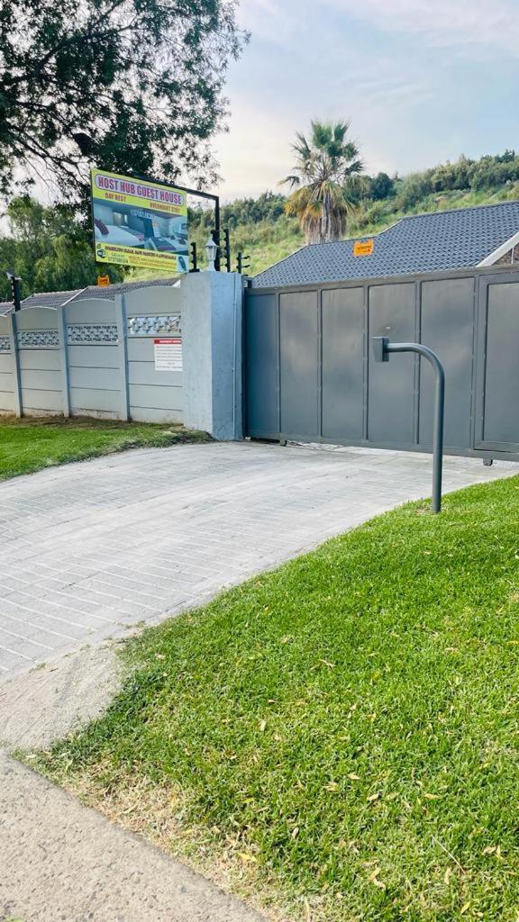 Host Hub Guest House Kempton Park Extérieur photo